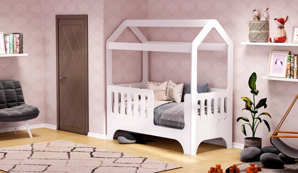 Кровать детская Домик с оградой из массива дерева купить от производителя Муром-Мебель