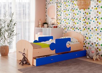 Кровать детская с бортиками и ящиком Мозайка, корпус Млечный дуб/фасад Синий (ламели) в Альметьевске